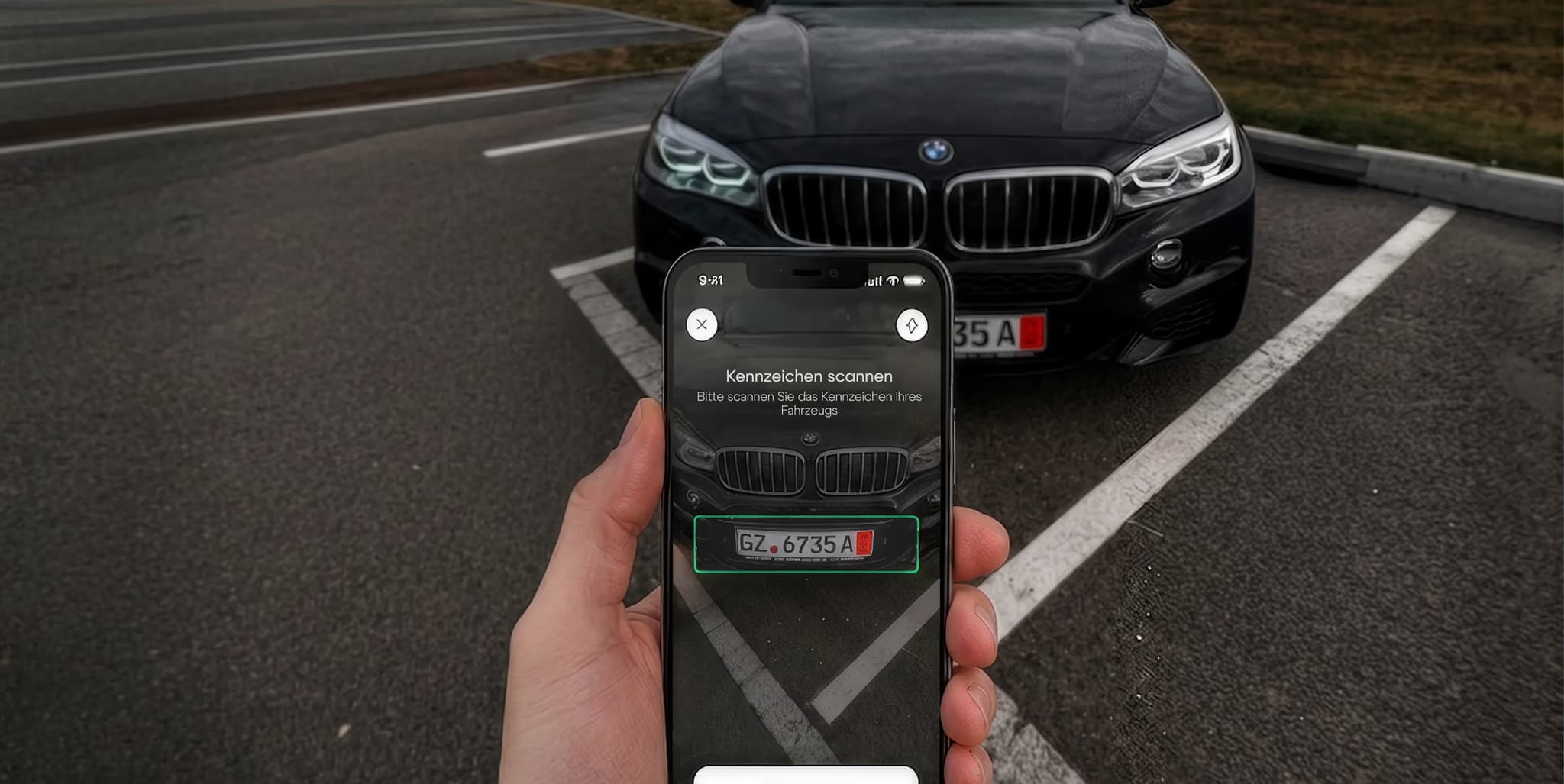 Hand holding a smartphone running the FalschParker app to scan the licence plate of a black SUV
